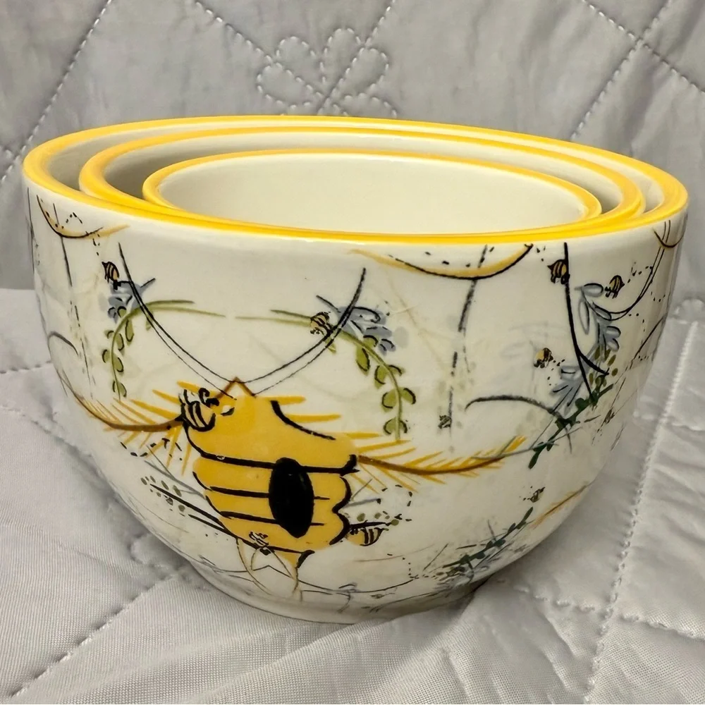 Set  of Three Boston International Bee Haven Ceramic Nesting Prep Bowls